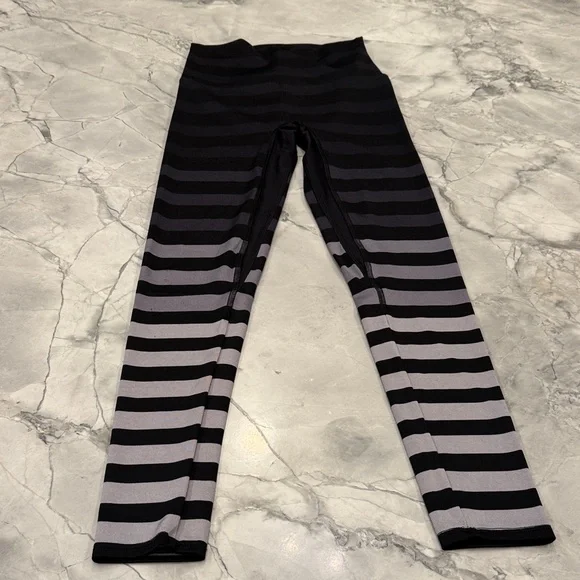 Women’s K-Deer Striped Leggings      Sneaker Length Size Small - Picture 4 of 7